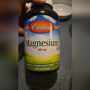 Magnesium Oxide Gel Caps. Never Opened. 250 Count.